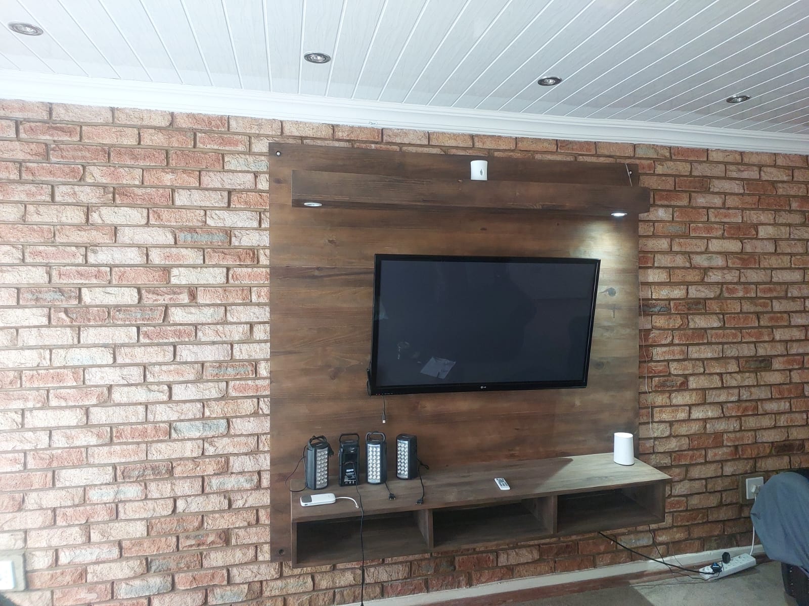 Esti TV Unit